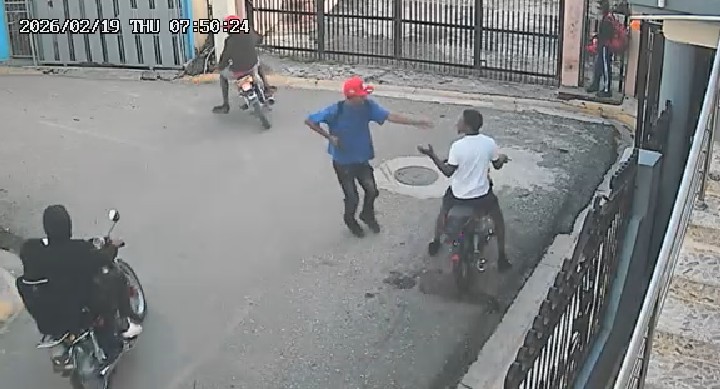 Cuatro motorizados atracan joven en Santiago y lo despoja de su motocicleta