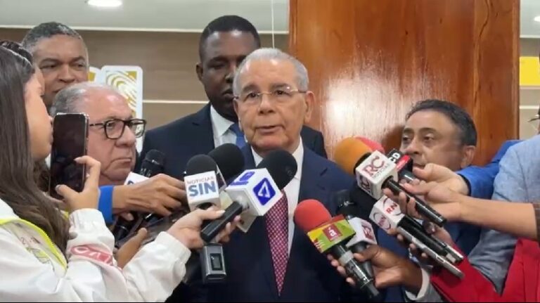 Danilo Medina critica lentitud del gobierno y dice el PLD fijará posición tras rendición de cuentas