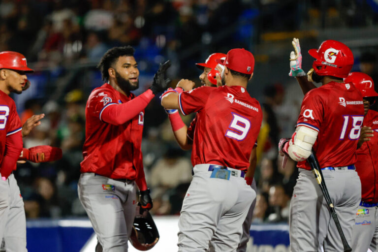 República Dominicana debuta con victoria 5-4 sobre México Rojo en la Serie del Caribe 2026