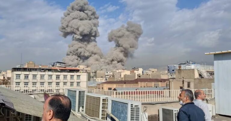 Estados Unidos e Israel atacan a Irán tras semanas de amenazas