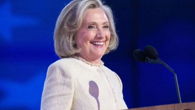 Hillary Clinton niega ante el Congreso que conociera a Epstein o sus delitos