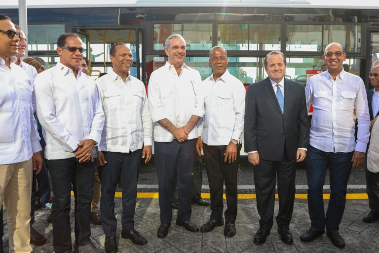 Presidente Luis Abinader pone en marcha el Corredor Independencia y amplía el Sistema Integrado de Transporte