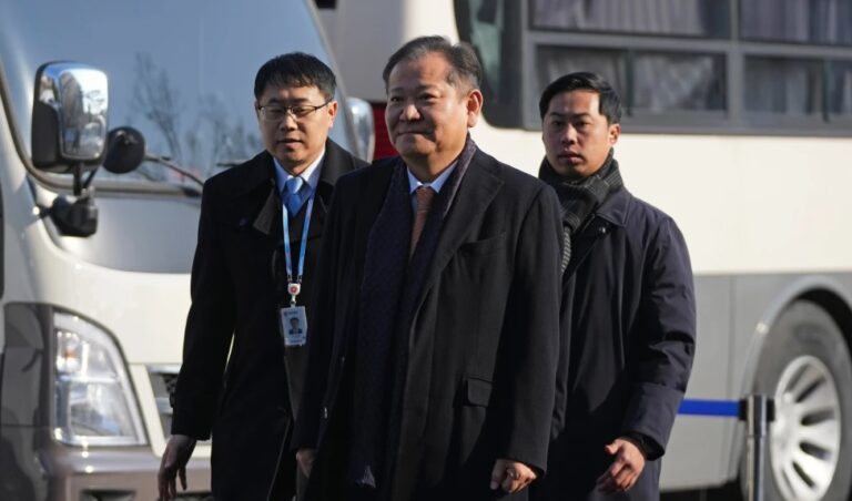 Condenan a 7 años de prisión a exministro del Interior surcoreano por la ley marcial