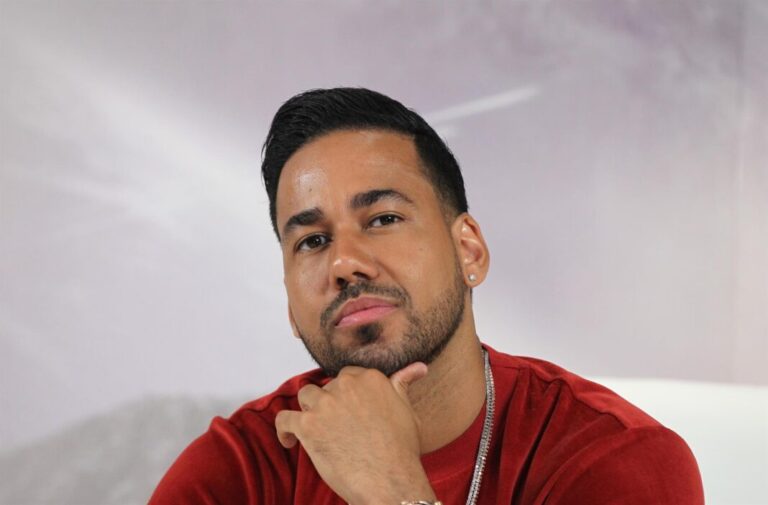 Romeo Santos utiliza triunfo en Premio Lo Nuestro para defender a latinos ante situación migratoria en EEUU