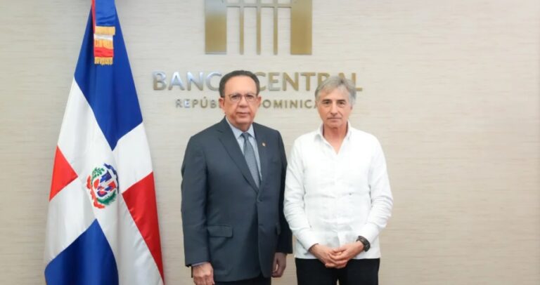 Gobernador del Banco Central destaca solidez económica de RD; recibe al embajador de la Unión Europea