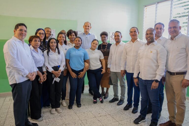 INABIE refuerza transparencia en licitaciones del almuerzo escolar con el uso de equipos tecnológicos