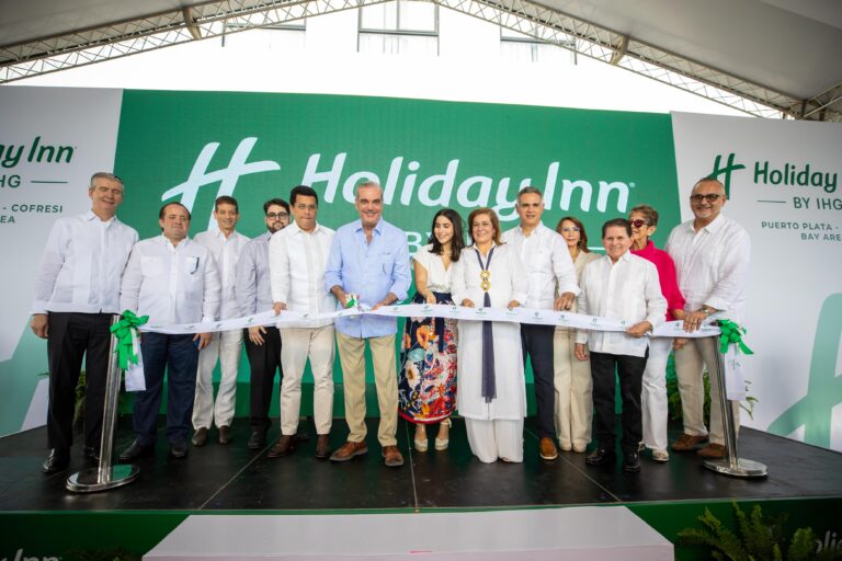 Presidente Abinader deja inaugurado el Hotel Holiday Inn construído a un costo de US$26 millones de dólares