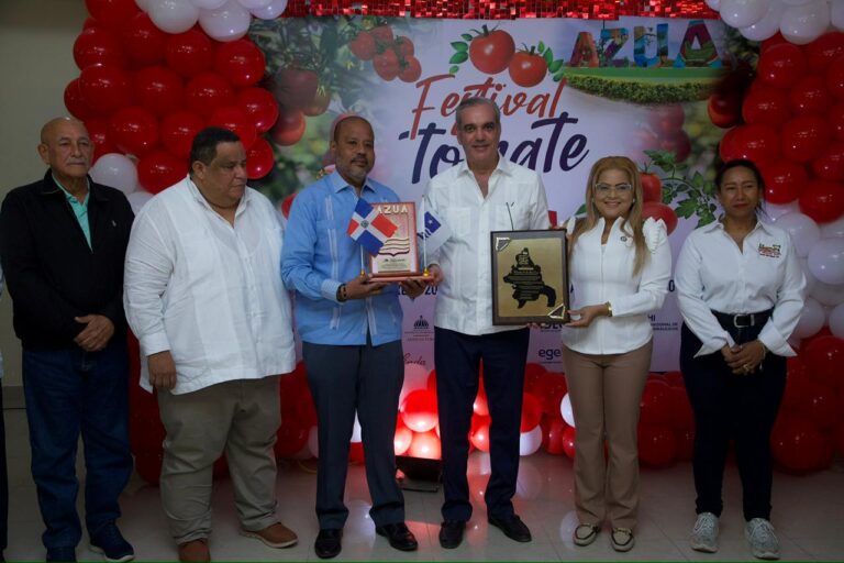 Presidente Abinader inaugura el Festival del Tomate Azua 2026 y participa en juramentación de directiva del Clúster del Tomate