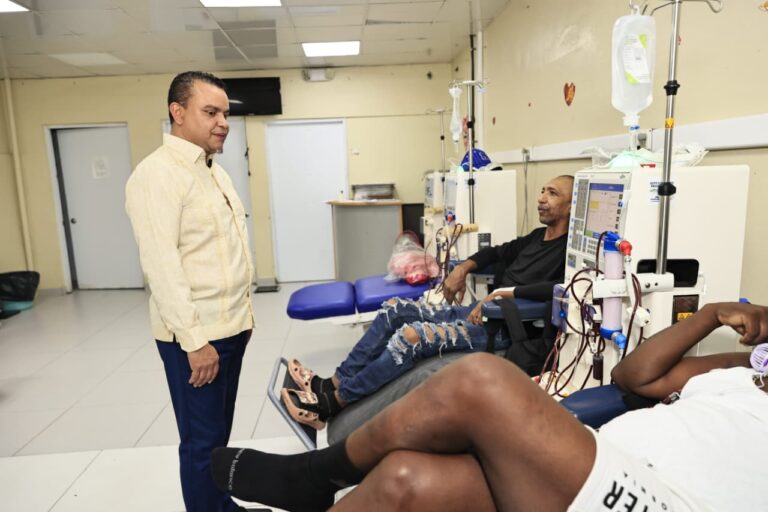 SNS garantiza al 100% suministros de los programas de diálisis peritoneal, hemodiálisis y nutrición de la Red Pública