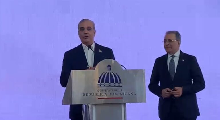 Presidente Abinader dice que será el primero en subir a la Línea 2-C ante temor de ciudadanos