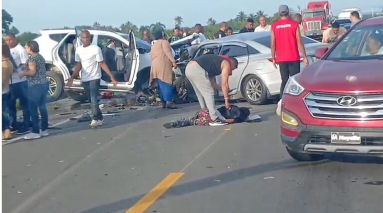 Tres personas mueren y cinco resultan heridas en accidente de tránsito en la Circunvalación de Baní