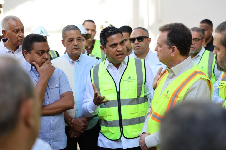 Ministros Kelvin Cruz e Ito Bisonó inspeccionan avances de obras para Juegos Centroamericanos