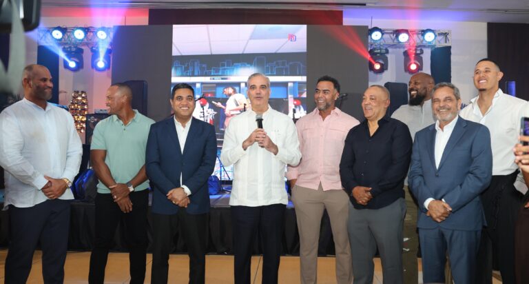 Presidente Luis Abinader agasaja a la selección dominicana previo al Clásico Mundial de Béisbol