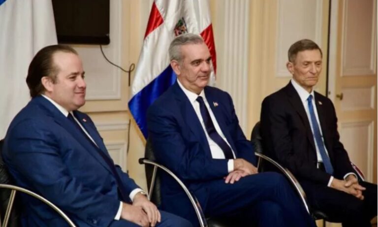 Presidente Abinader comparte con dominicanos en París y asegura Gobierno continuará brindando ayuda y oportunidades a la diáspora