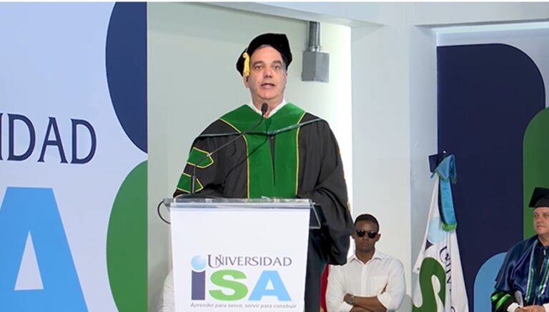 Presidente Abinader encabeza primera graduación del Recinto Sur de la Universidad ISA, provincia San Juan, multiplicando oportunidades de progreso a la región