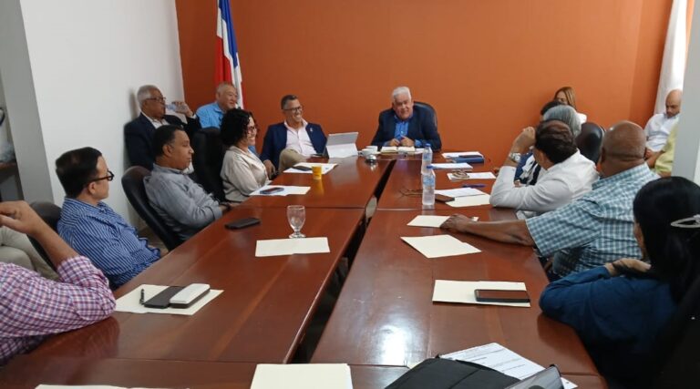 Anadegas denuncia persecución «provocadora» del director del Ceccom contra detallistas de combustibles