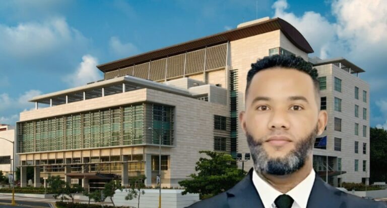 Aplazan para el siete de abril las medidas de coerción contra fiscal acusado de extorsión