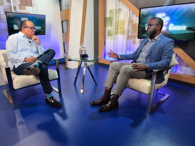 Carlos De Pérez: “Abinader reaccionó tarde a crisis petróleo”, dijo. Somete proyecto de Ley favorece madres por falta manutención