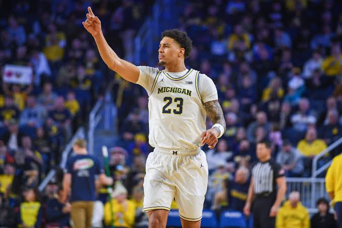 Dominicano Yaxel Lendeborg lidera paliza de Michigan y clasifica al Final Four de la NCAA