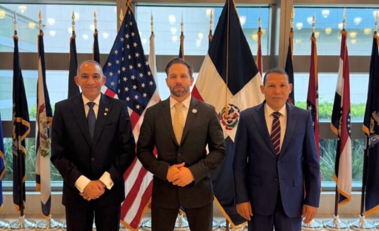 Estados Unidos y RD intensifican cooperación contra narcoterroristas en el Caribe