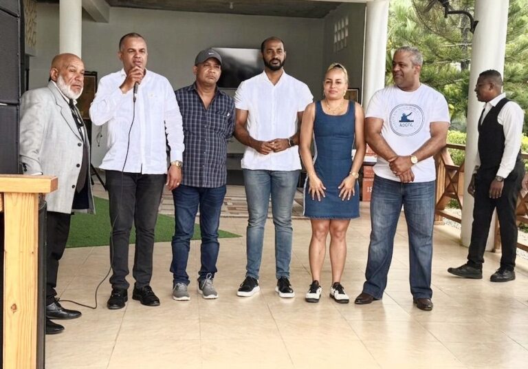 Edward López continuará al frente de ADOFIC como presidente