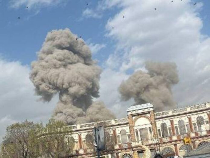 ISRAEL BOMBARDEA
