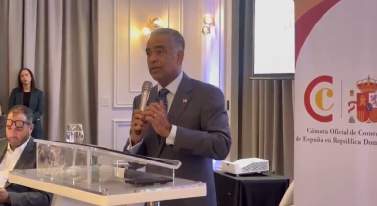 Joel Santos pone su confianza en la energía renovable como herramienta para mitigar los efectos de la crisis externa por guerra en Medio Oriente