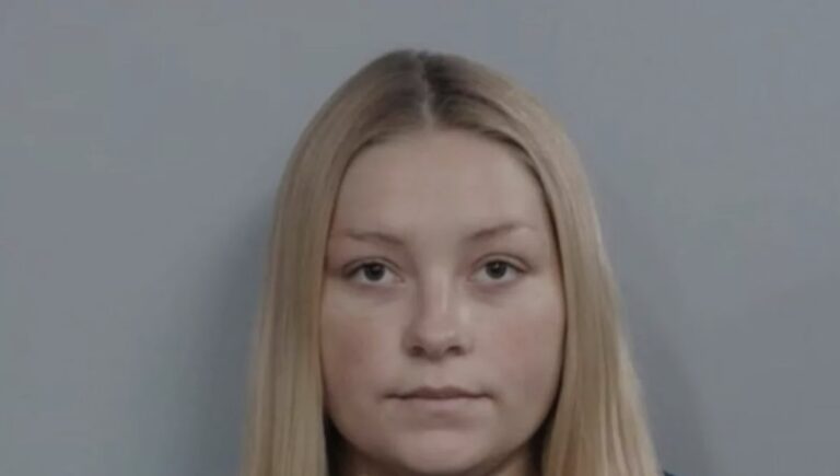 Exreina de belleza enfrenta cargos de homicidio en primer grado por la muerte de su hijo recién nacido