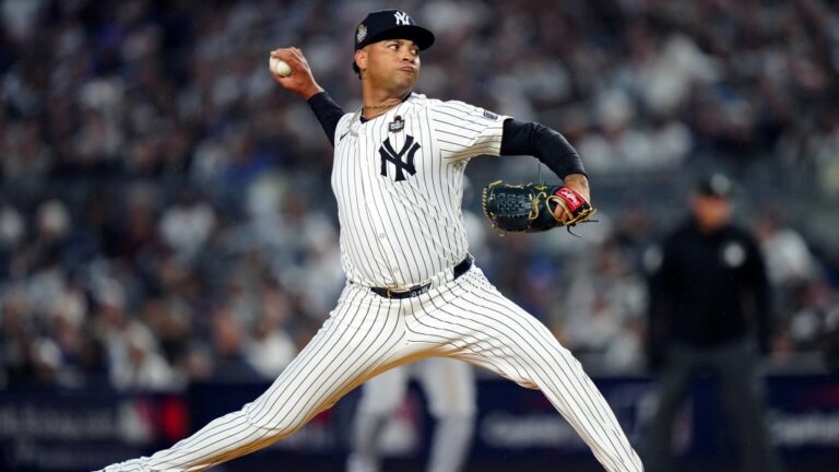 Yankees dejan fuera al lanzador dominicano Luis Gil de la rotación inicial
