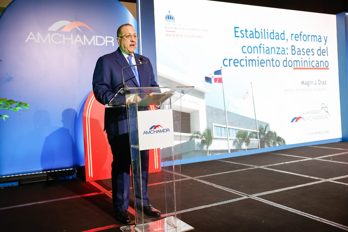 Almuerzo Amchamdr: Magín Díaz destaca el firme compromiso del Gobierno para potenciar el crecimiento económico