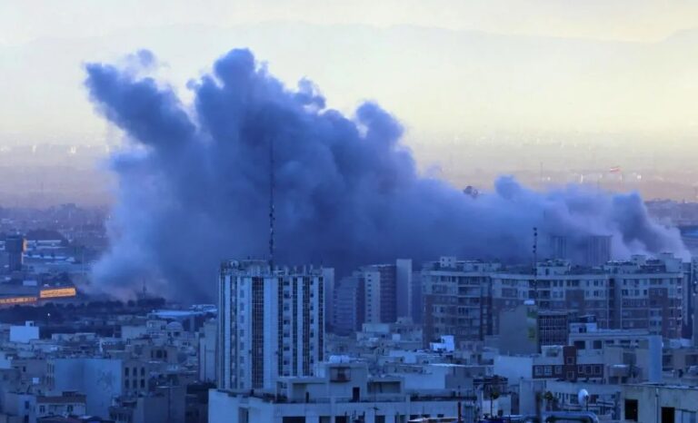 Israel ataca el edificio de la asamblea de clérigos que deben elegir al sucesor de Jameneí