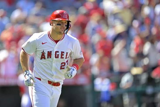 Mike Trout y el dominicano José Soriano lideran triunfo de Angelinos