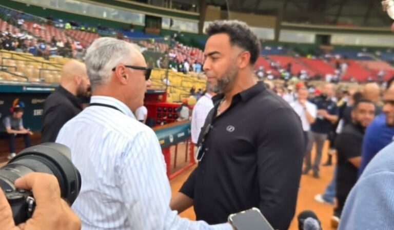 Rob Manfred valora posibilidad de traer juegos oficiales de MLB a RD