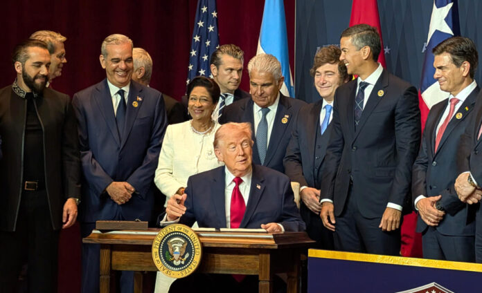 Trump dice ante mandatarios latinoamericanos: "No voy a aprender su maldito idioma"
