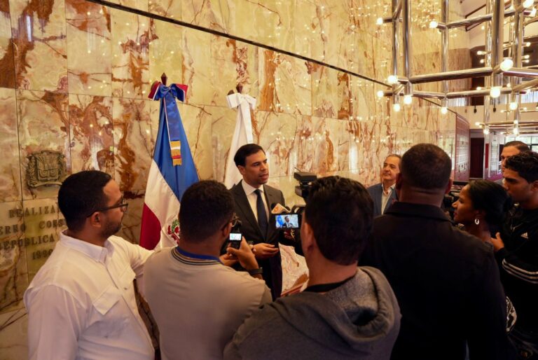 Roberto Ángel Salcedo se reúne con equipo operativo de la Feria del Libro y la Cultura Cibao 2026