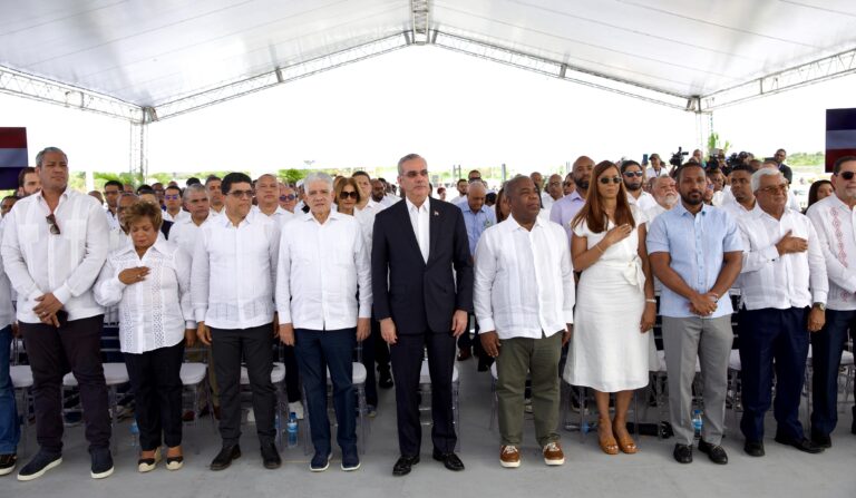 Presidente Luis Abinader encabeza renombramiento de la avenida Ecológica como José Francisco Peña Gómez en Santo Domingo Este