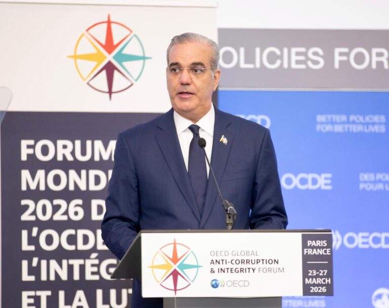 Presidente Abinader reafirma la integridad como eje estratégico del Estado en Foro Global Anticorrupción en París