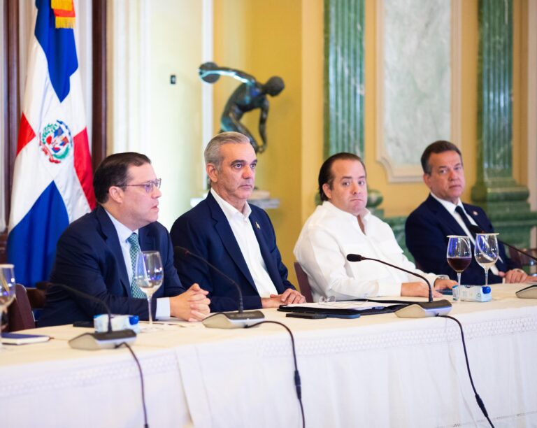 Sector comercial y gobierno garantizan estabilidad en los precios de los productos básicos