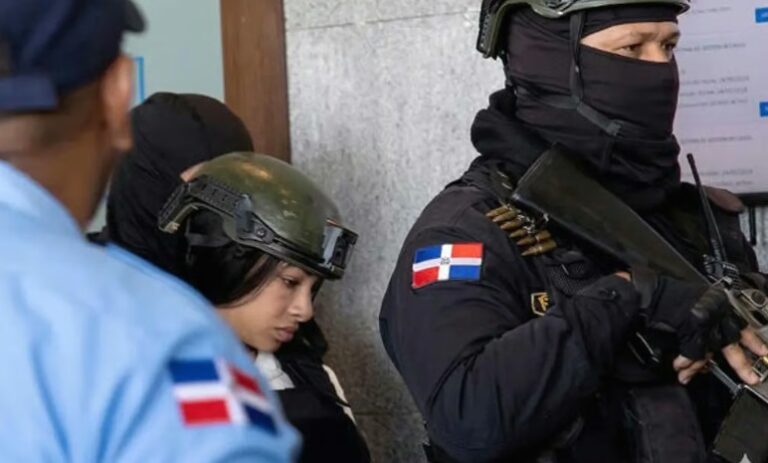 Yailin sale de la cárcel tras pago de fianza de $500,000 pesos