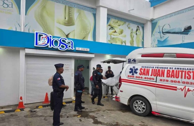 Familiares denuncian muerte de joven durante cirugía estética en Clínica Diosa de Santiago