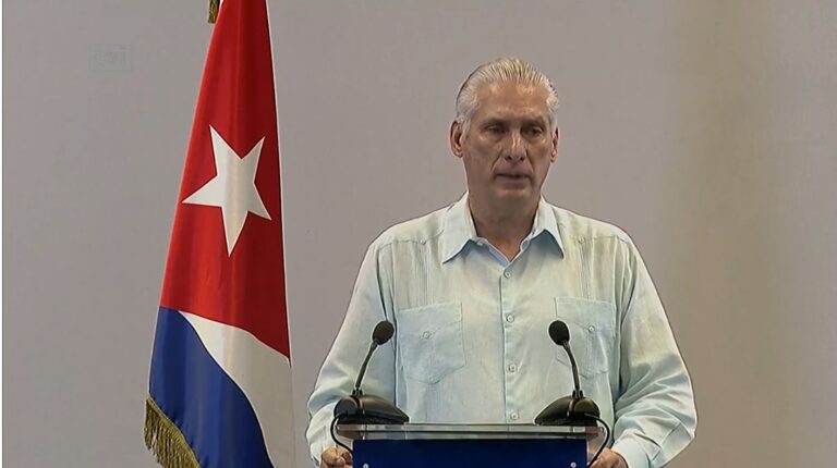 Díaz-Canel dice que las conversaciones con Estados Unidos incluyen a Raúl Castro
