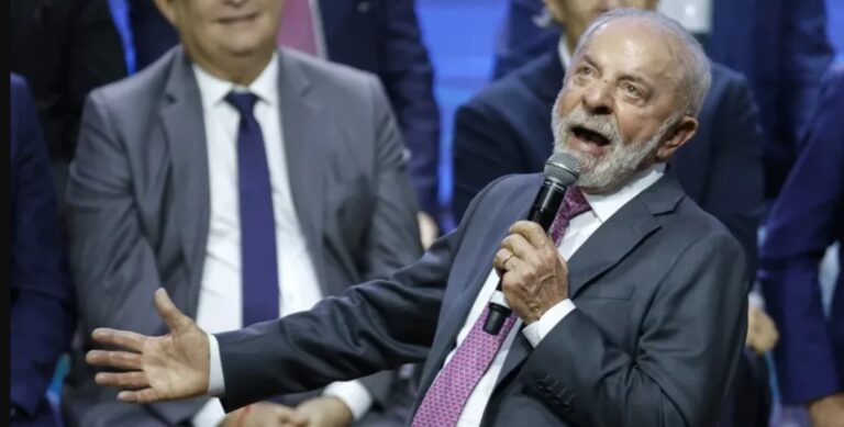 Lula y Flávio Bolsonaro aparecen empatados por primera vez en un sondeo electoral