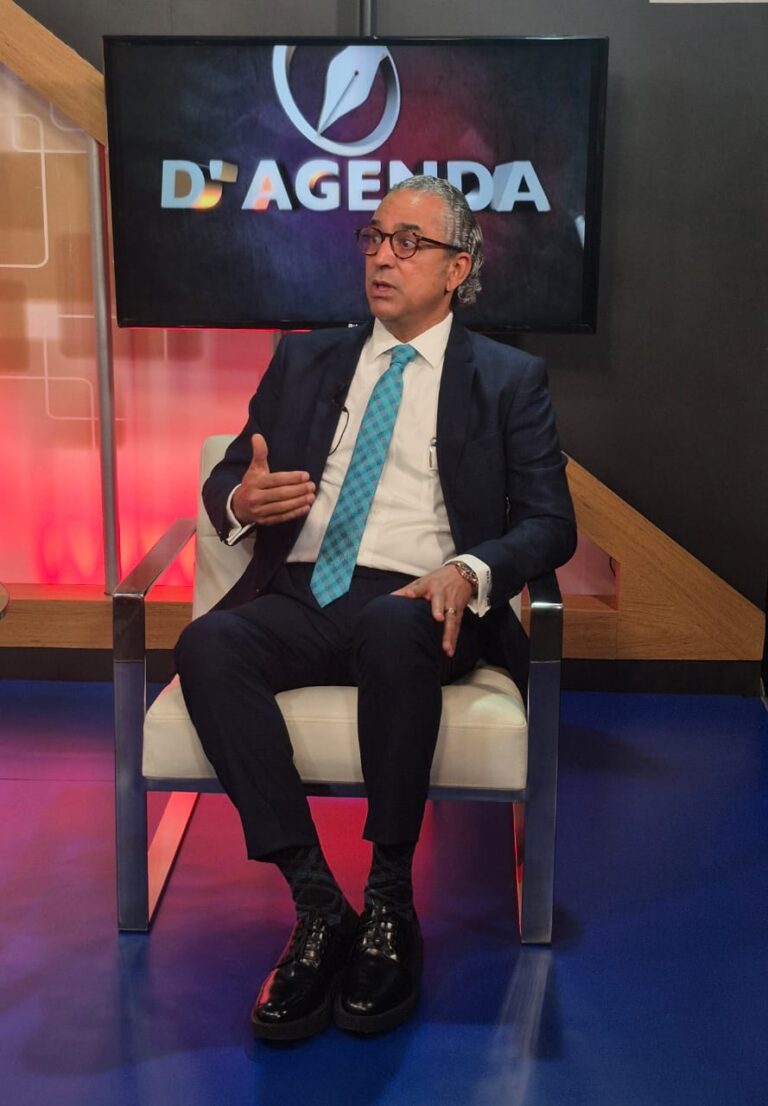 Video- Doctor Ramón de León Berras alerta sobre daños que causan a profesiones el intrusismo