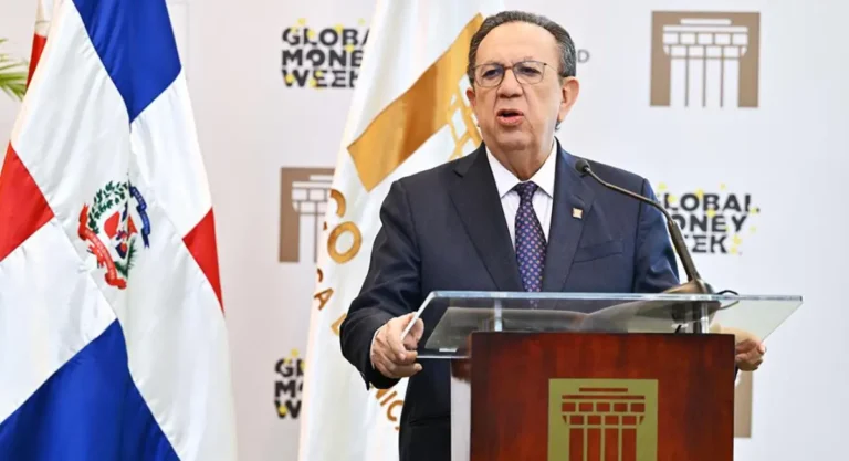 Valdez Albizu llama al país estar atento y manejar con prudencia crisis petróleo