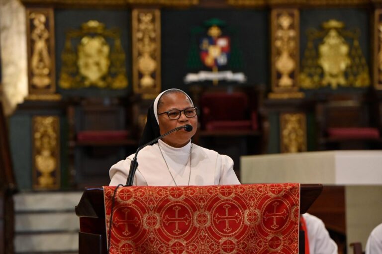 Iglesia llama a Espectáculos Públicos regular música obscena y obligar a los urbanos a limpiar letras
