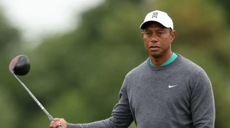 Tiger Woods deja temporalmente el golf para recibir tratamiento