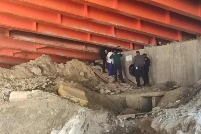 CADAVER DEBAJO DEL PUENTE