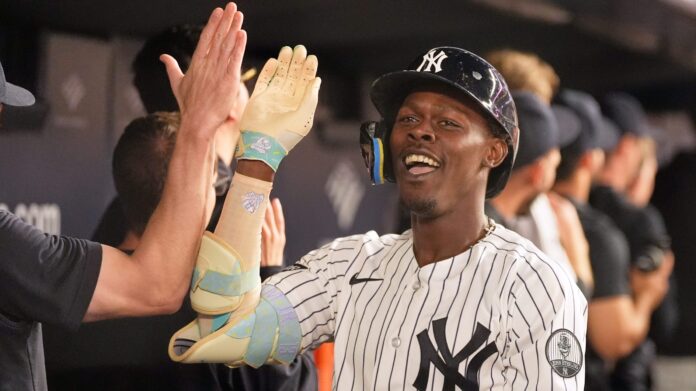 Yankees remontan para vencer a Azulejos
