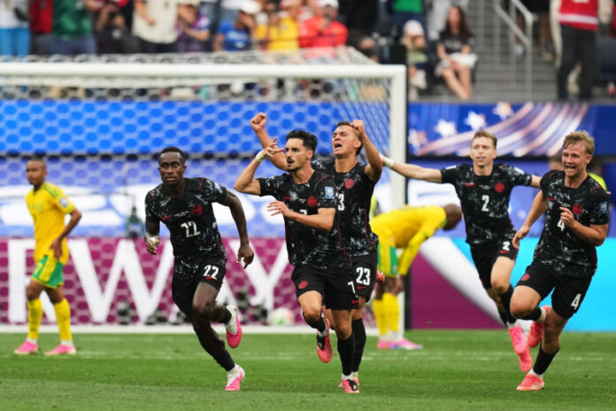 Canadá anota en tiempo añadido