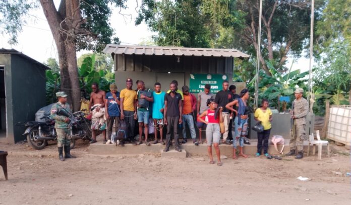 MAS DE CIEN HAITIANOS APRESADOS